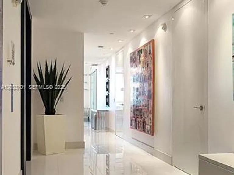 1100 Biscayne Blvd #4803 — Photo 19