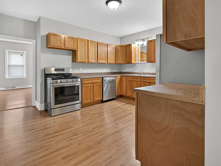 90 Oak St #1 — Photo 3