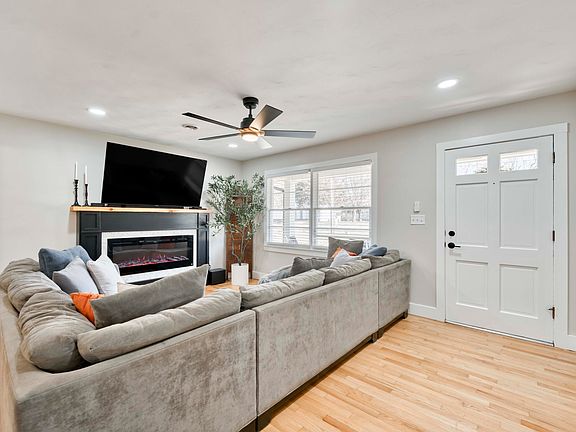 4th image of 2147 S Hampton Avenue