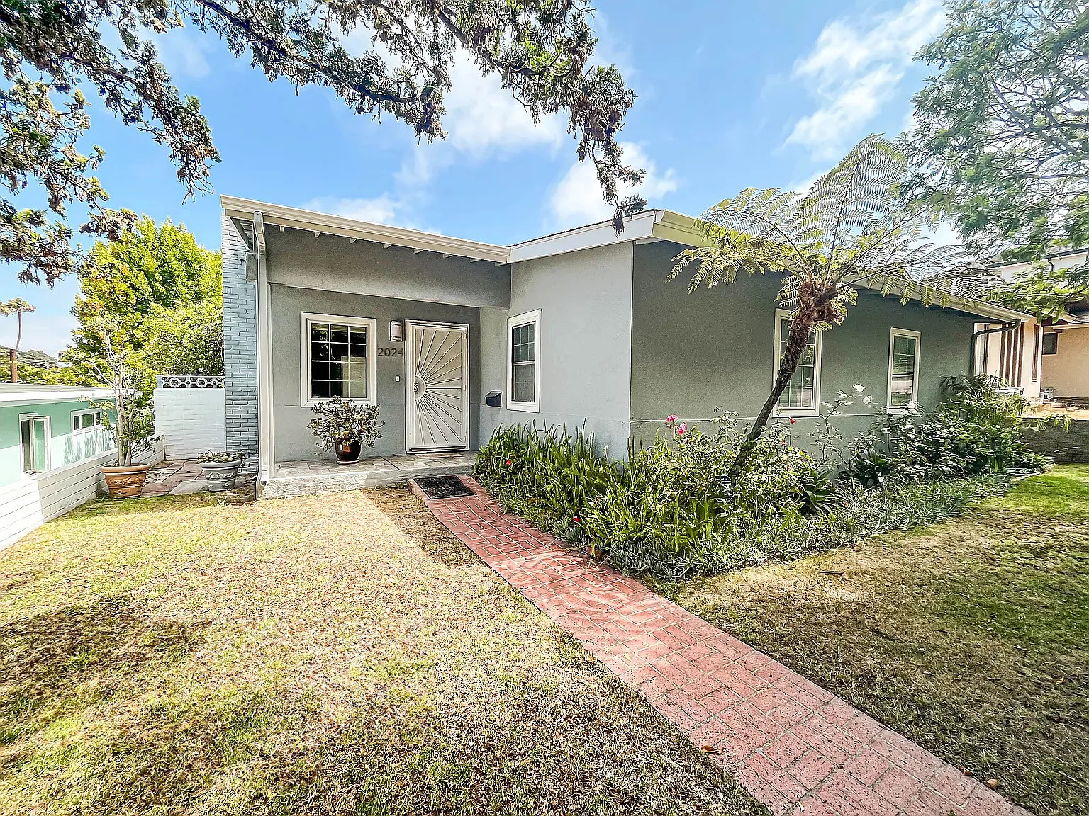 3 bed, 1800 sqft, $8,500 — Photo 1