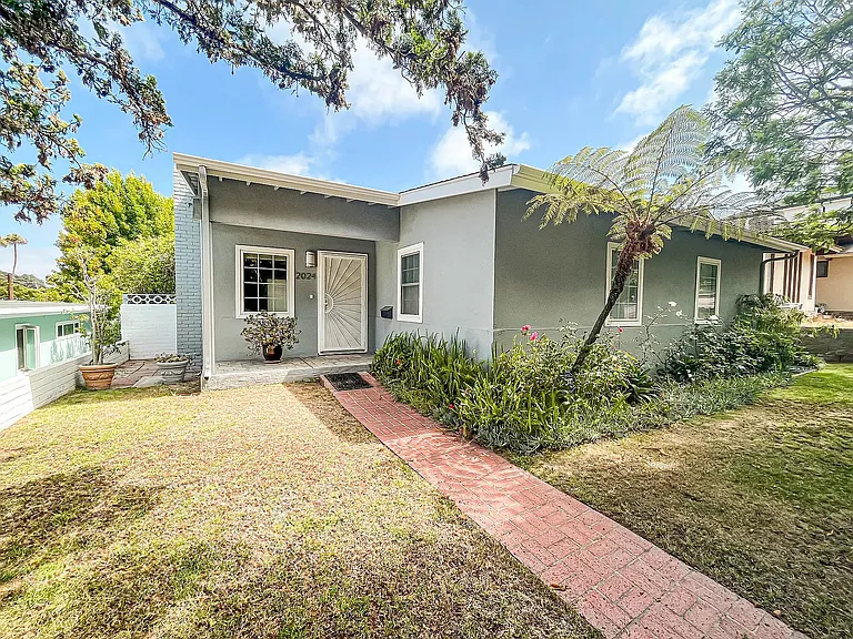 2024 Navy St — Photo 1
