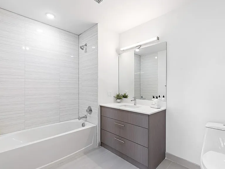 460 Grand — Photo 18