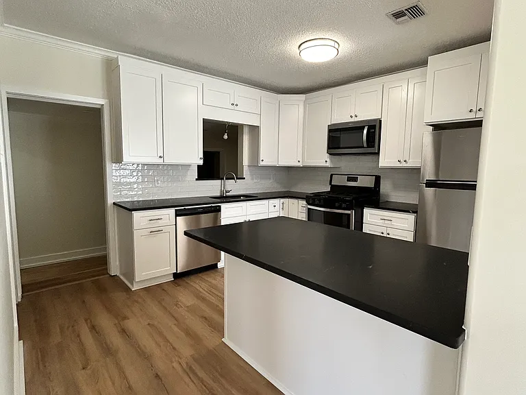 524 Cedar Crest Ct — Photo 7