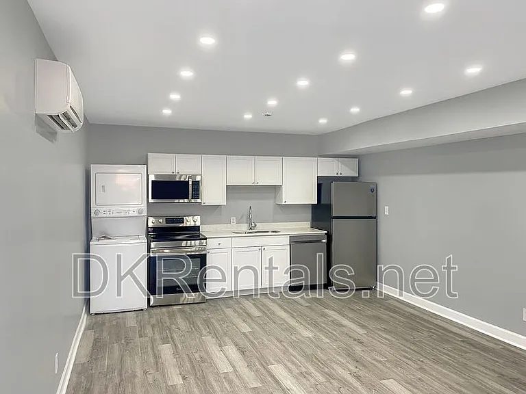 1745 Buckeye St SW #A — Photo 6