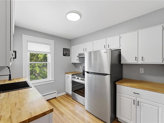 2nd image of 33 Laura St Unit 2