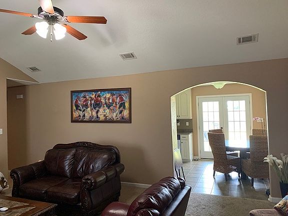 3rd image of 5328 Vine Dr