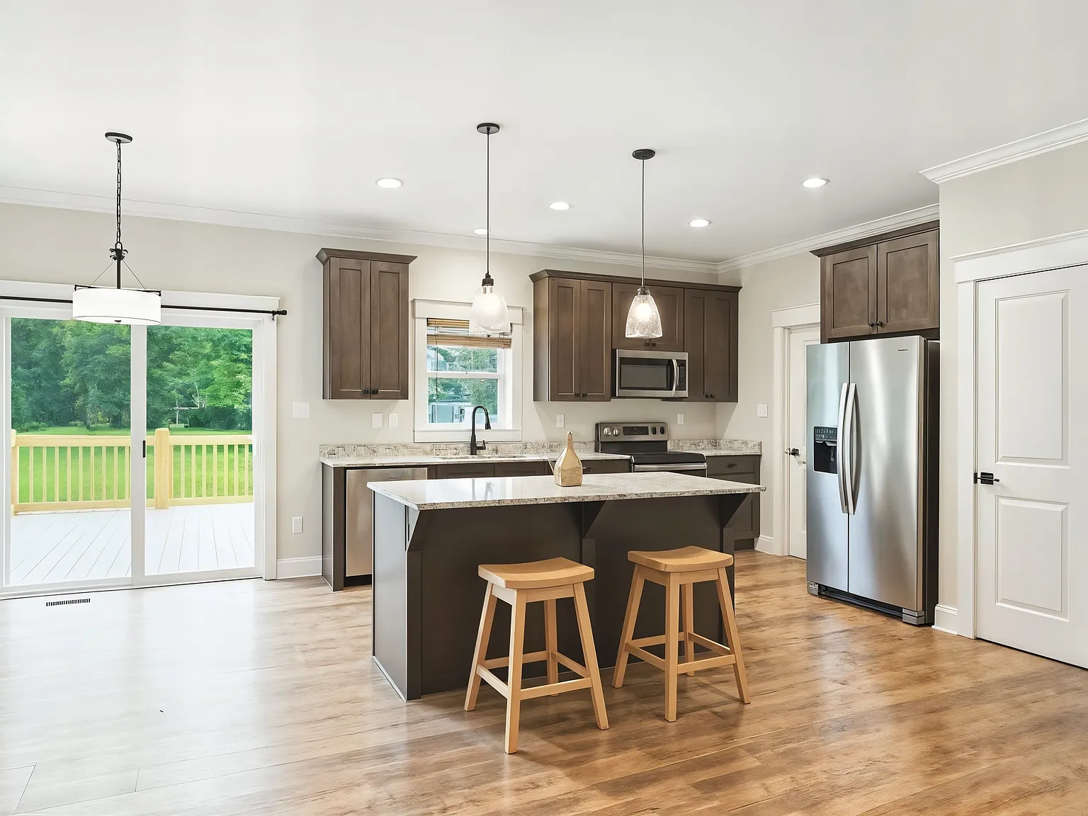 4 bed, 1950 sqft, $2,325 — Photo 1