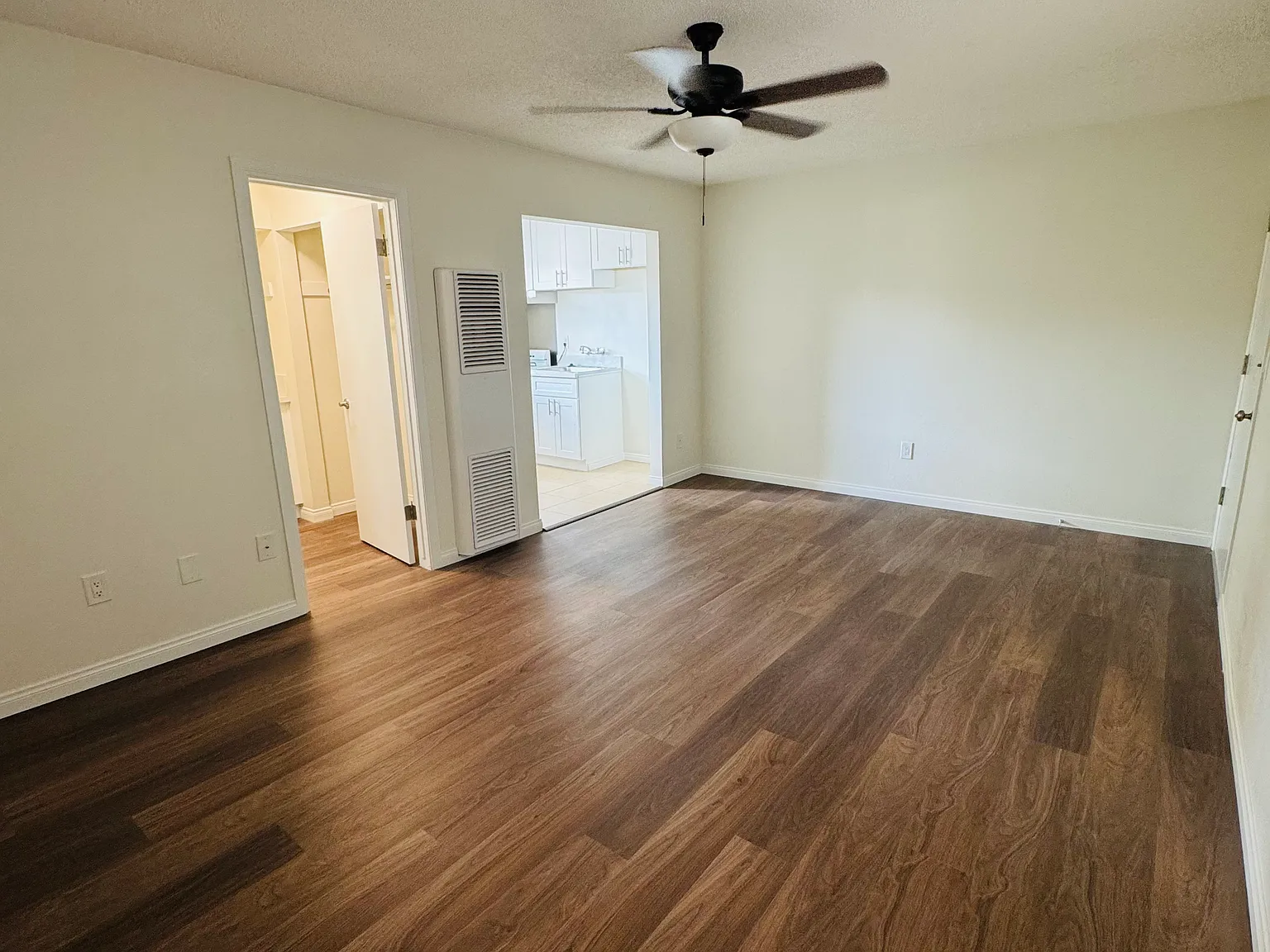 4146 Melrose St — Photo 2
