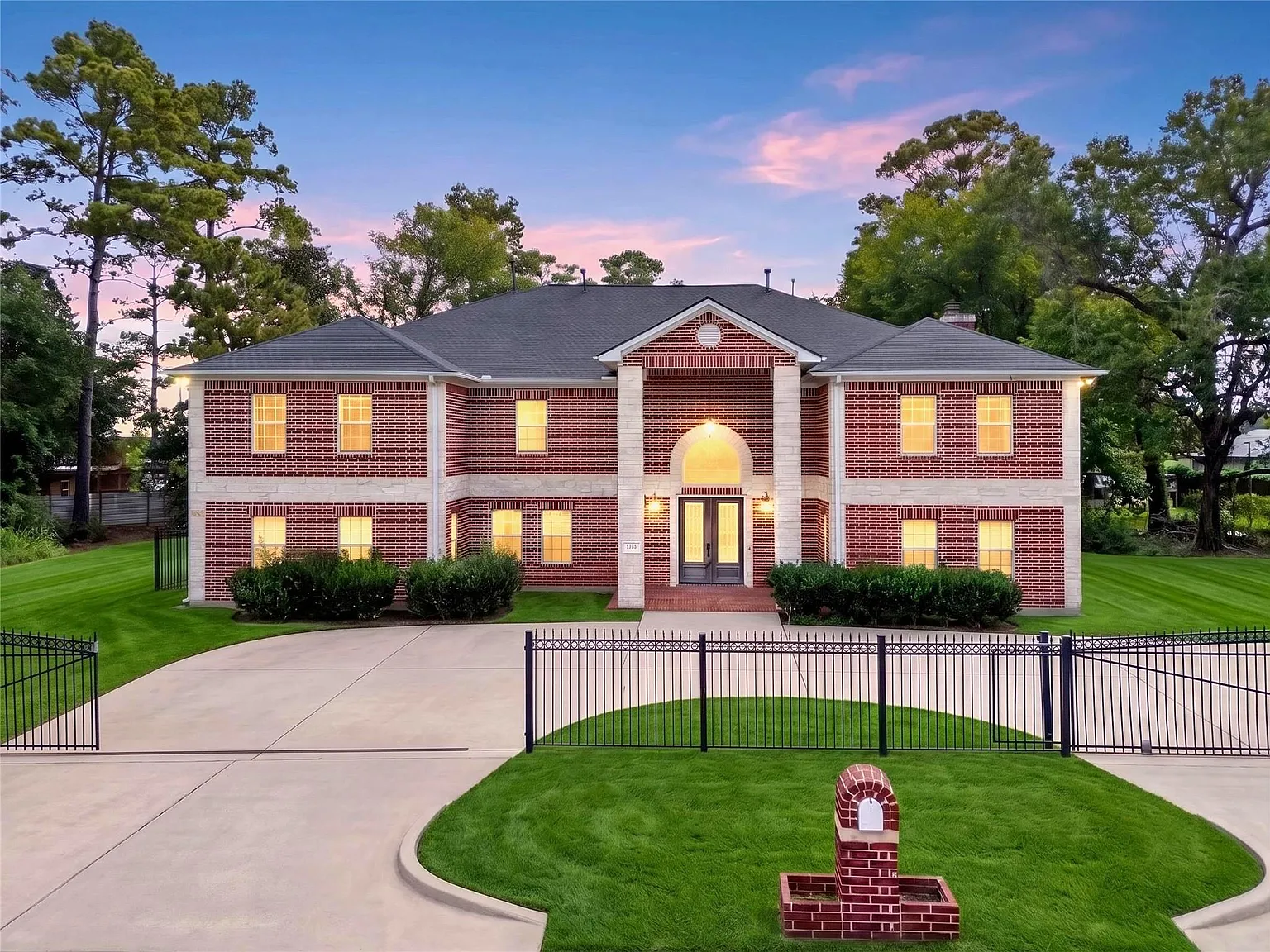 8 bed, 6.0 bath, 7385 sqft, $4,500 — Photo 1