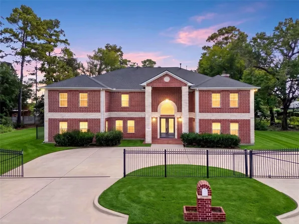 8438 Darlington Dr, Houston, TX 77028