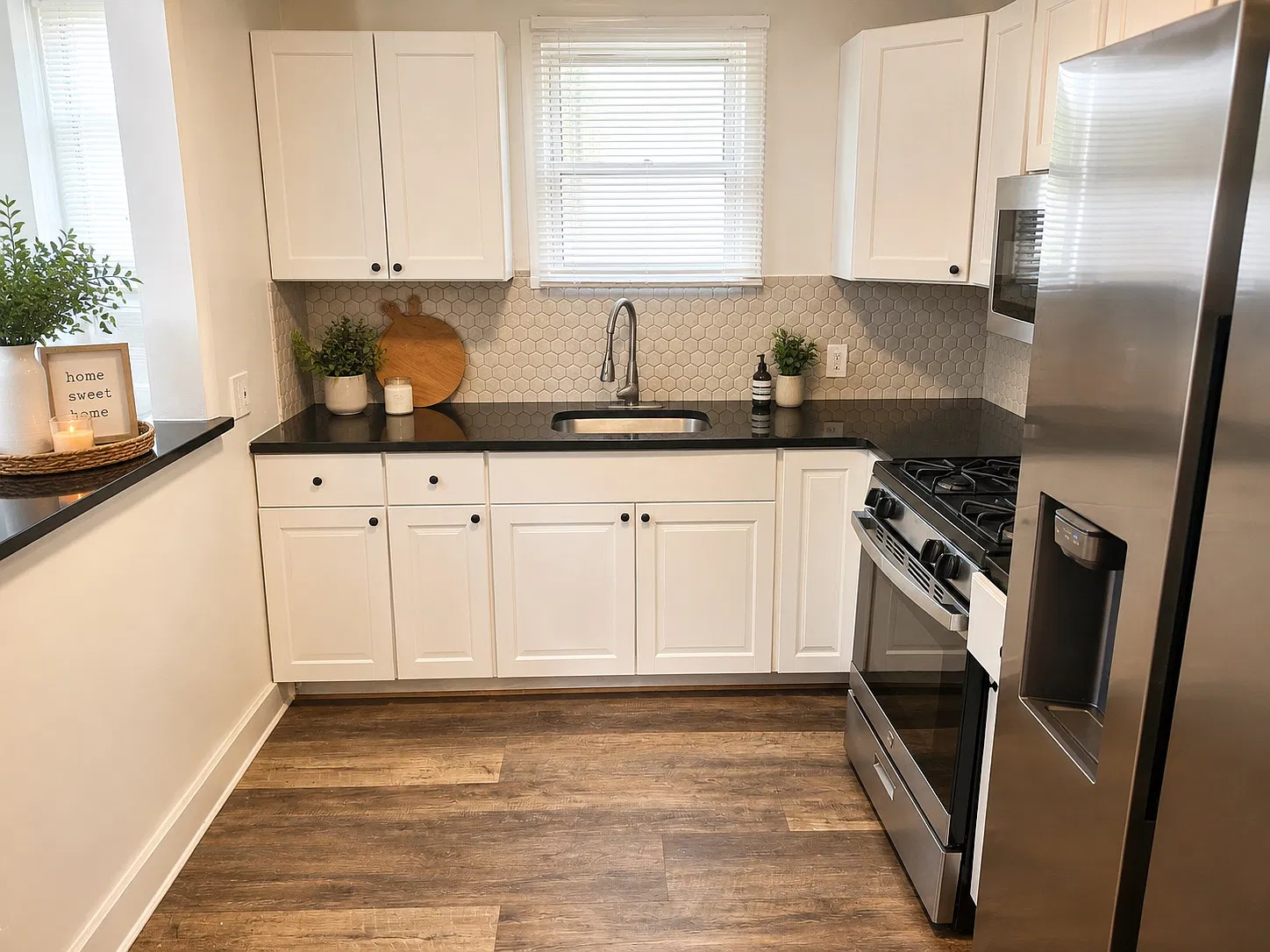3 bed, 1100 sqft, $2,450 — Photo 4