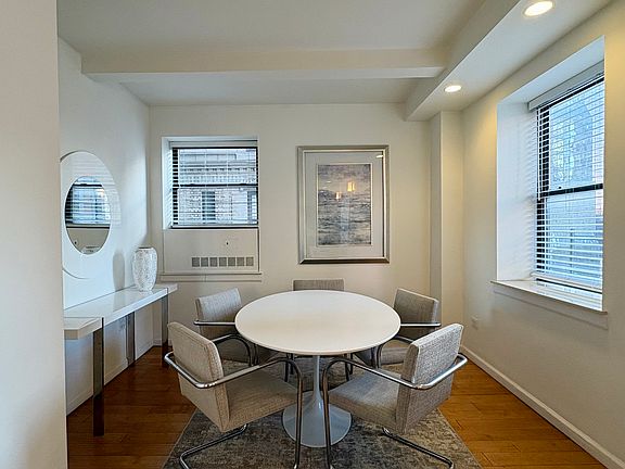 3rd image of 150 W 50th St Unit 181819