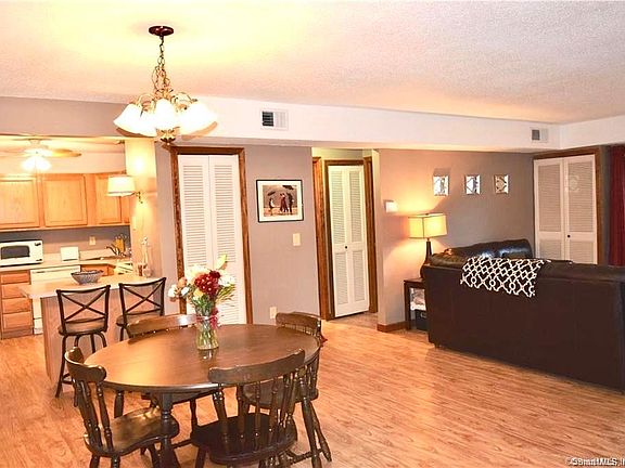 4th image of 1303 Twin Circle Dr #1303