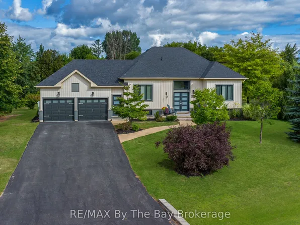18 Maple Dr, Wasaga Beach, ON L9Z 0A7