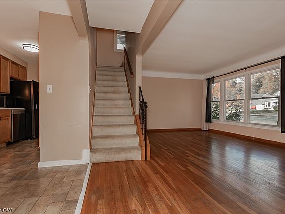 5th image of 1111 E Miner Rd