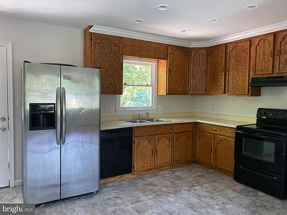 5th image of 6700 Thomas Ct