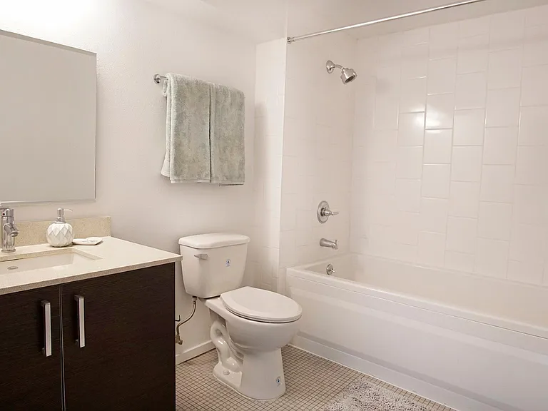R2 - Deep Soaking Bathtub