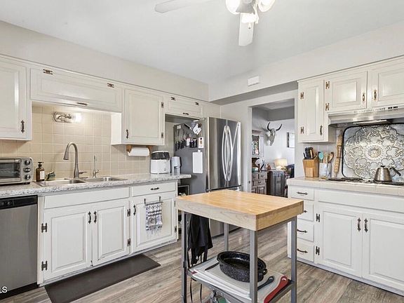 3rd image of 1030 E BETHANY HOME Road #6