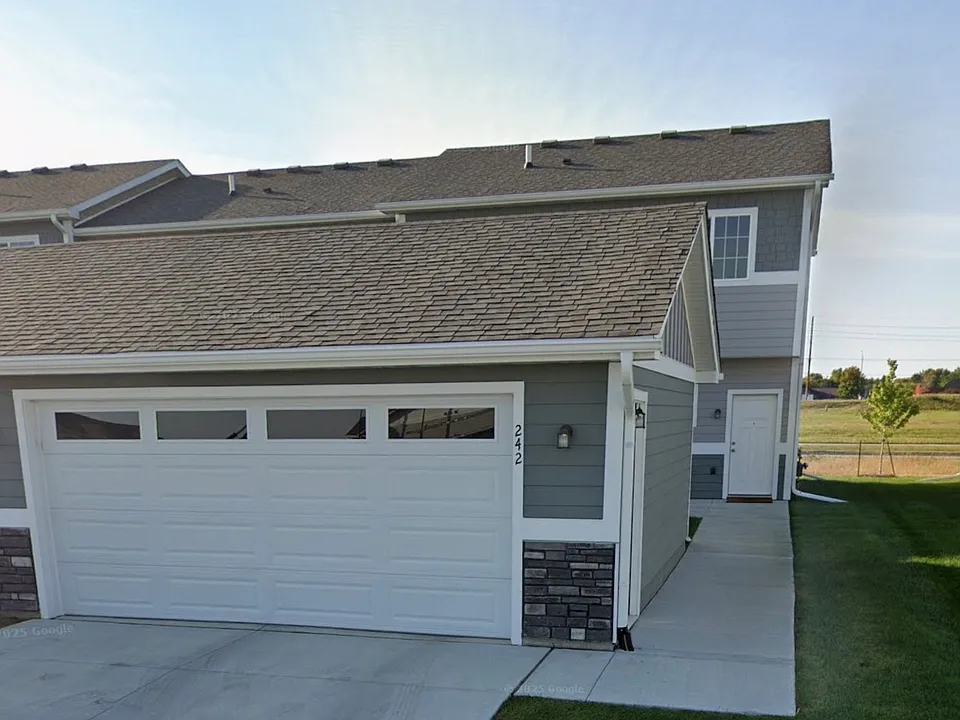 242 NW Common Pl