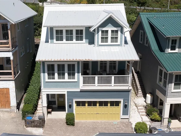 49 Seaside Lane, Pacific Beach, WA 98571