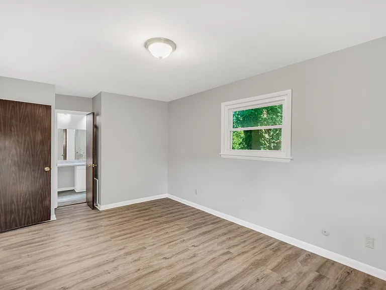 1449 Moores Mnr — Photo 19