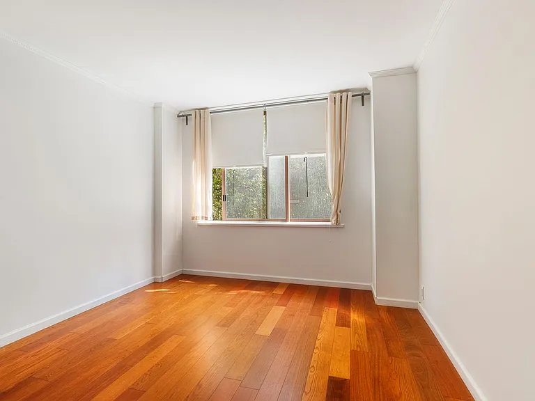 350 W 50th St #2B — Photo 8
