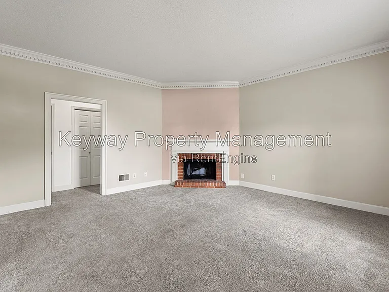 344 Folkstone Cir — Photo 4