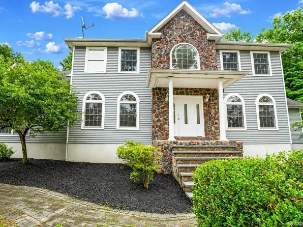 642 County Route 12, New Hampton, NY 10958