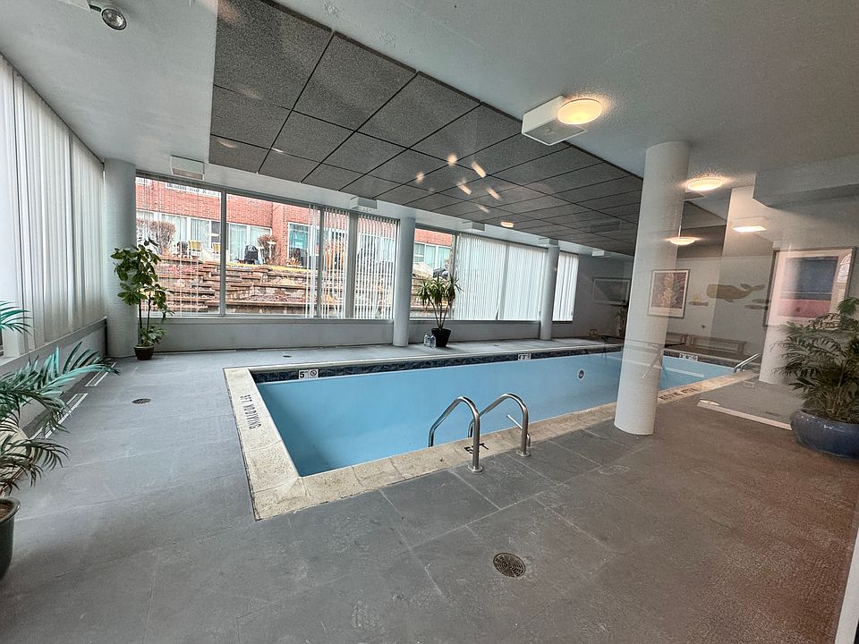 2nd image of 3115 S Michigan Ave APT 507