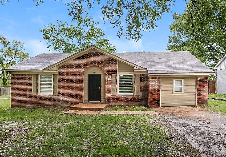732 Charter Oak Dr