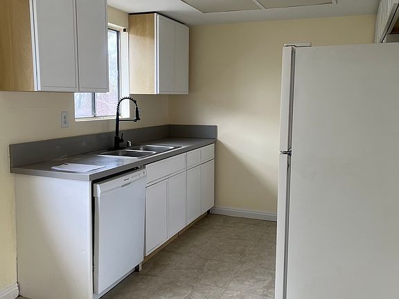 2nd image of 2401 Nina St #4