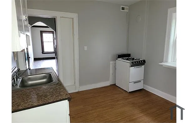 Building Photo - 3210 W 114th St #4