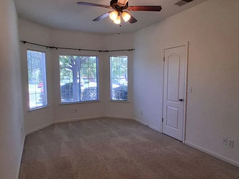 551 Lester Ave — Photo 19