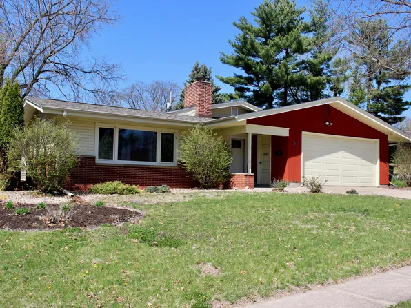 1615 Crestwood Cir, Ames, IA 50010