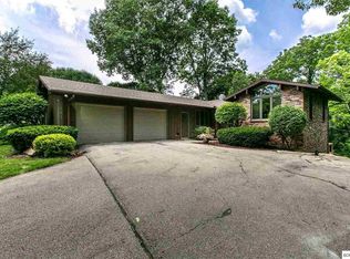 2965 Arbor Oaks Ct, Dubuque, IA 52001