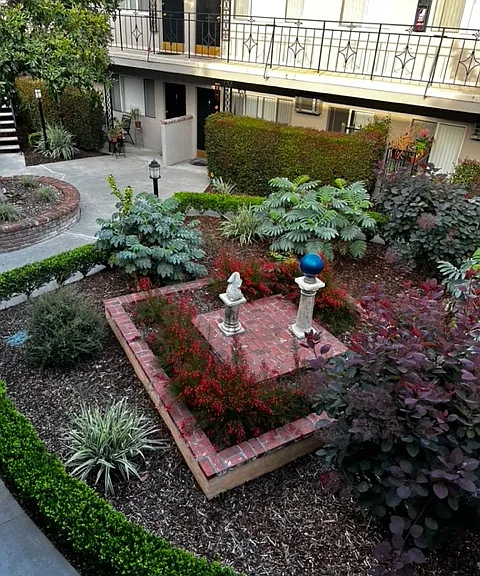 999 E Locust St #17 — Photo 2