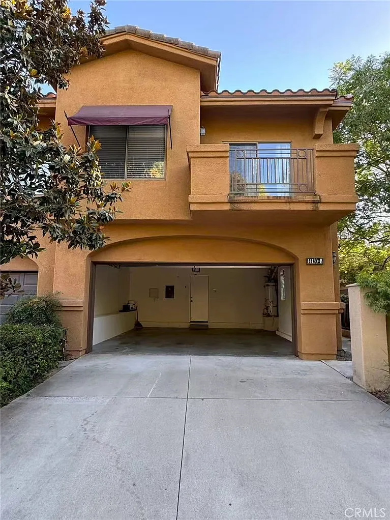 3 bed, 2.5 bath, 2045 sqft, $3,900 — Photo 3