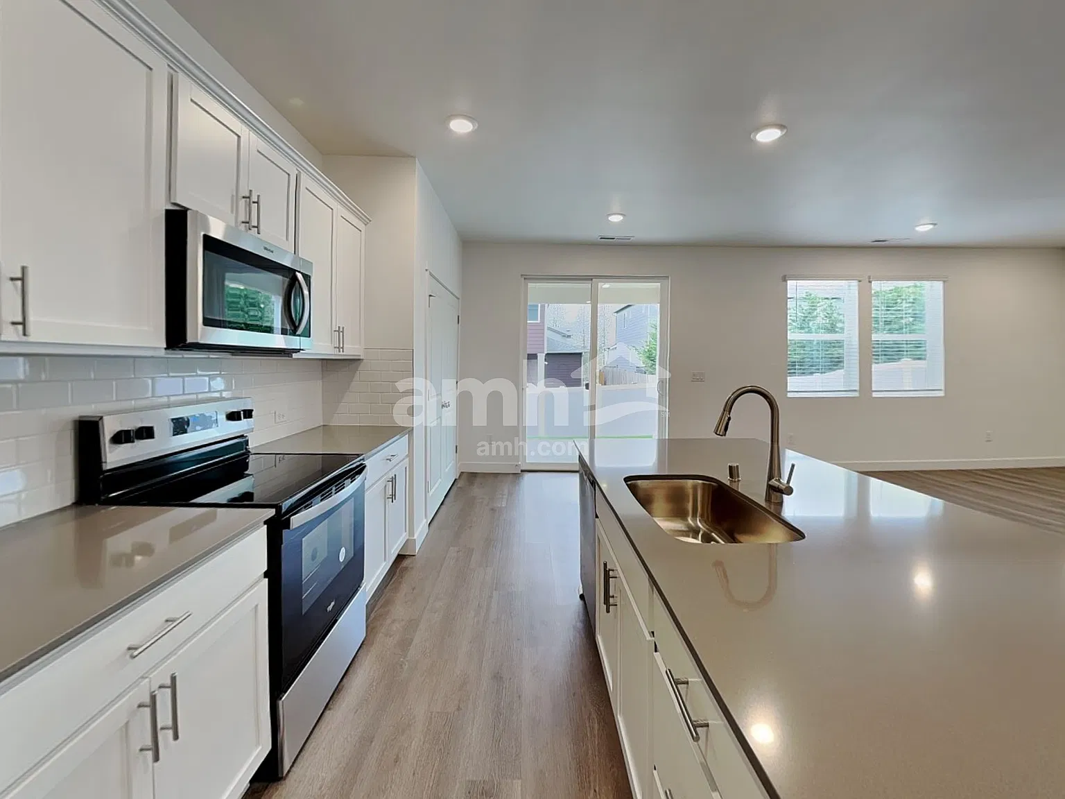 4 bed, 2.5 bath, 1978 sqft, $3,570 — Photo 4