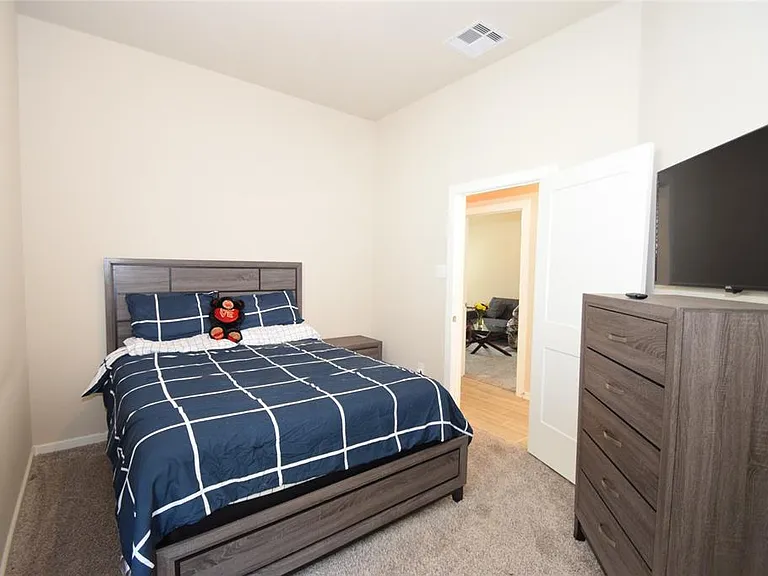 917 Crystal Bend Ln — Photo 19