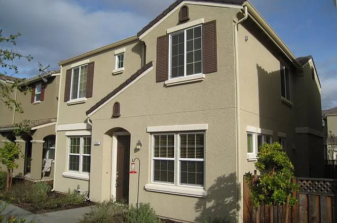 4 bed, 2.5 bath, 2133 sqft, $4,100 — Photo 1