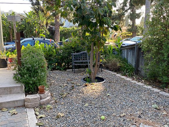 3rd image of 726 De La Vina St #B
