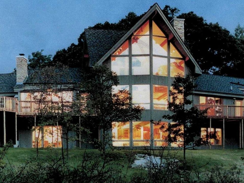 Lindal Cedar on 1.7 wooded acres