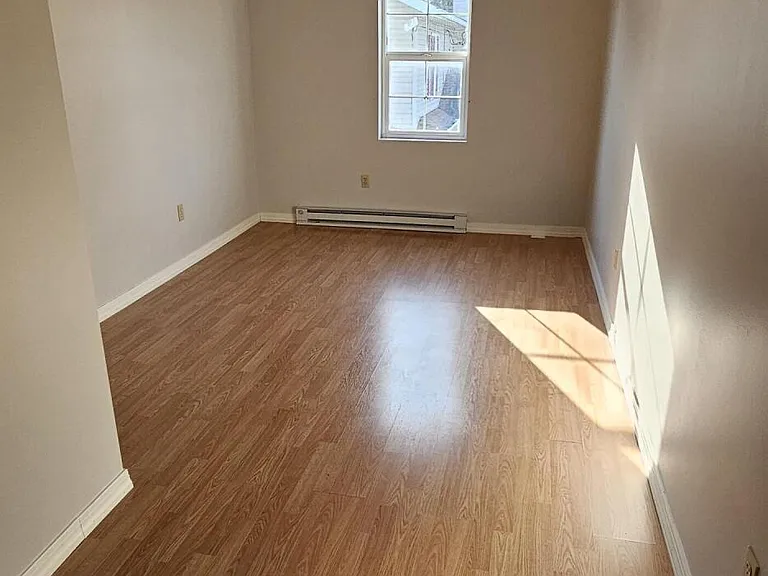 408 Main St — Photo 15
