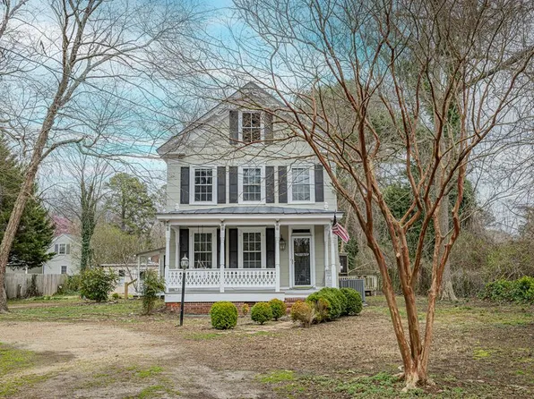 201 Chase St, Kilmarnock, VA 22482