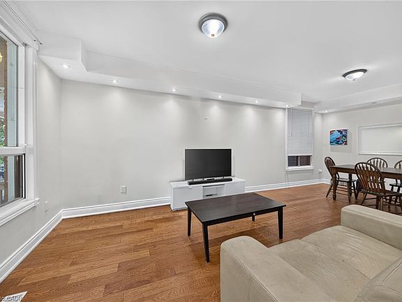 5th image of 109 Gladstone Ave