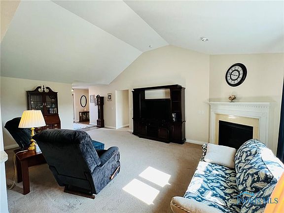 3rd image of 26320 Whitewater Dr