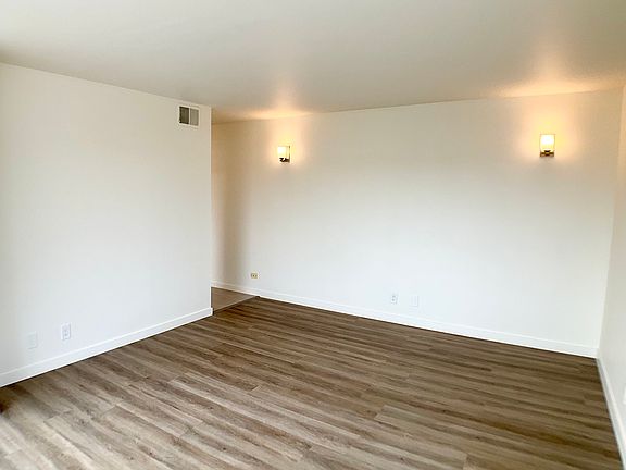 3rd image of 3090 Vicente St #207