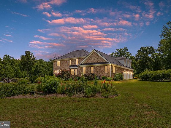 3rd image of 1185 Belle Meade Rd