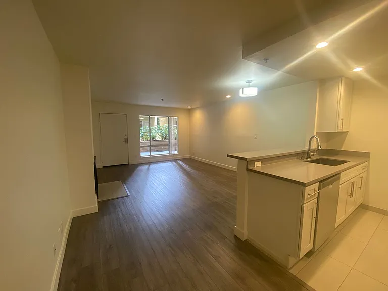 Rodeo Apartments — Photo 5