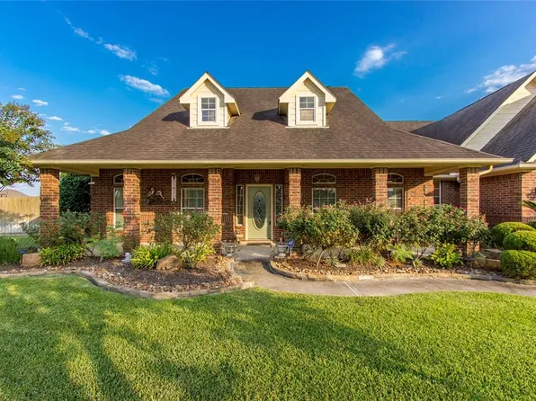9934 Palm Dr, Mont Belvieu, TX 77523
